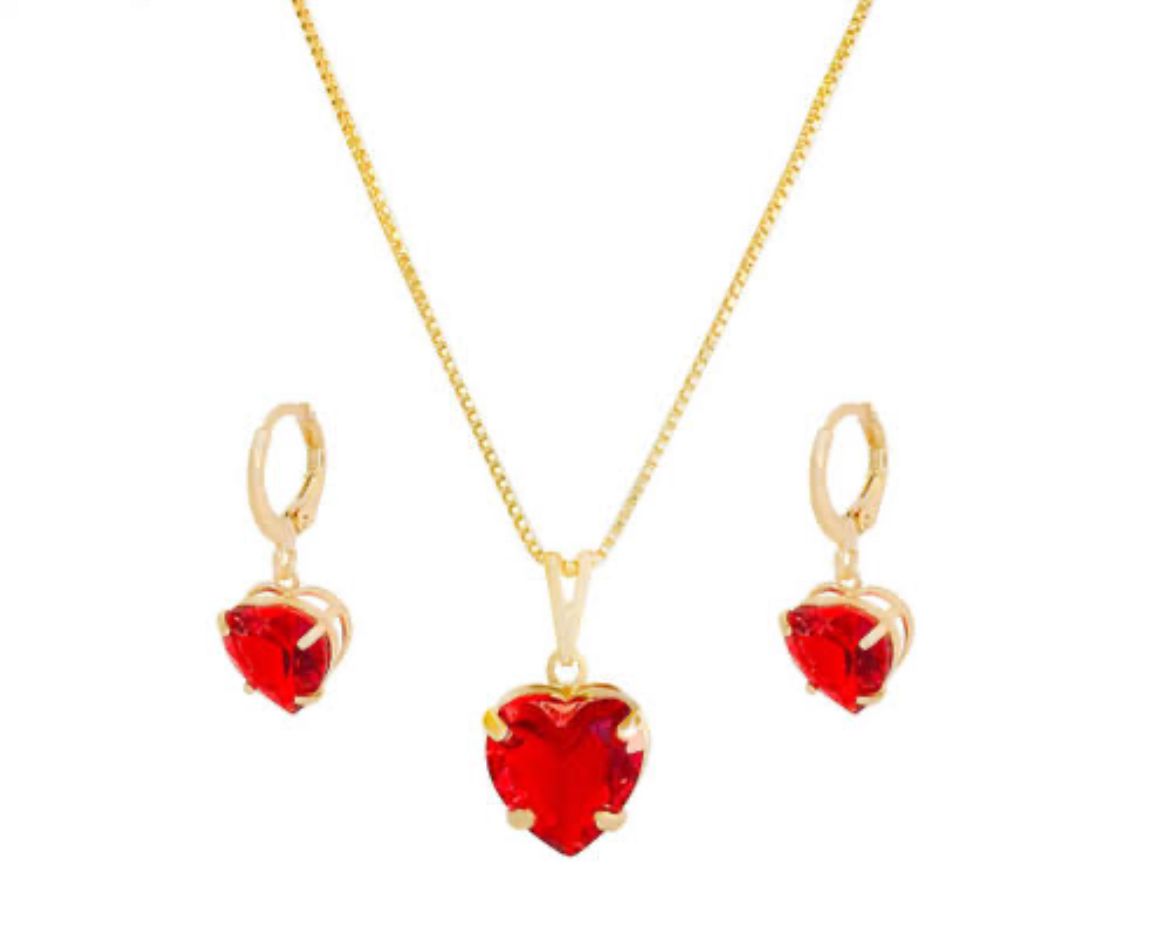 COLLAR CORAZÓN ROJO + CAJA DE REGALO CON ROSAS