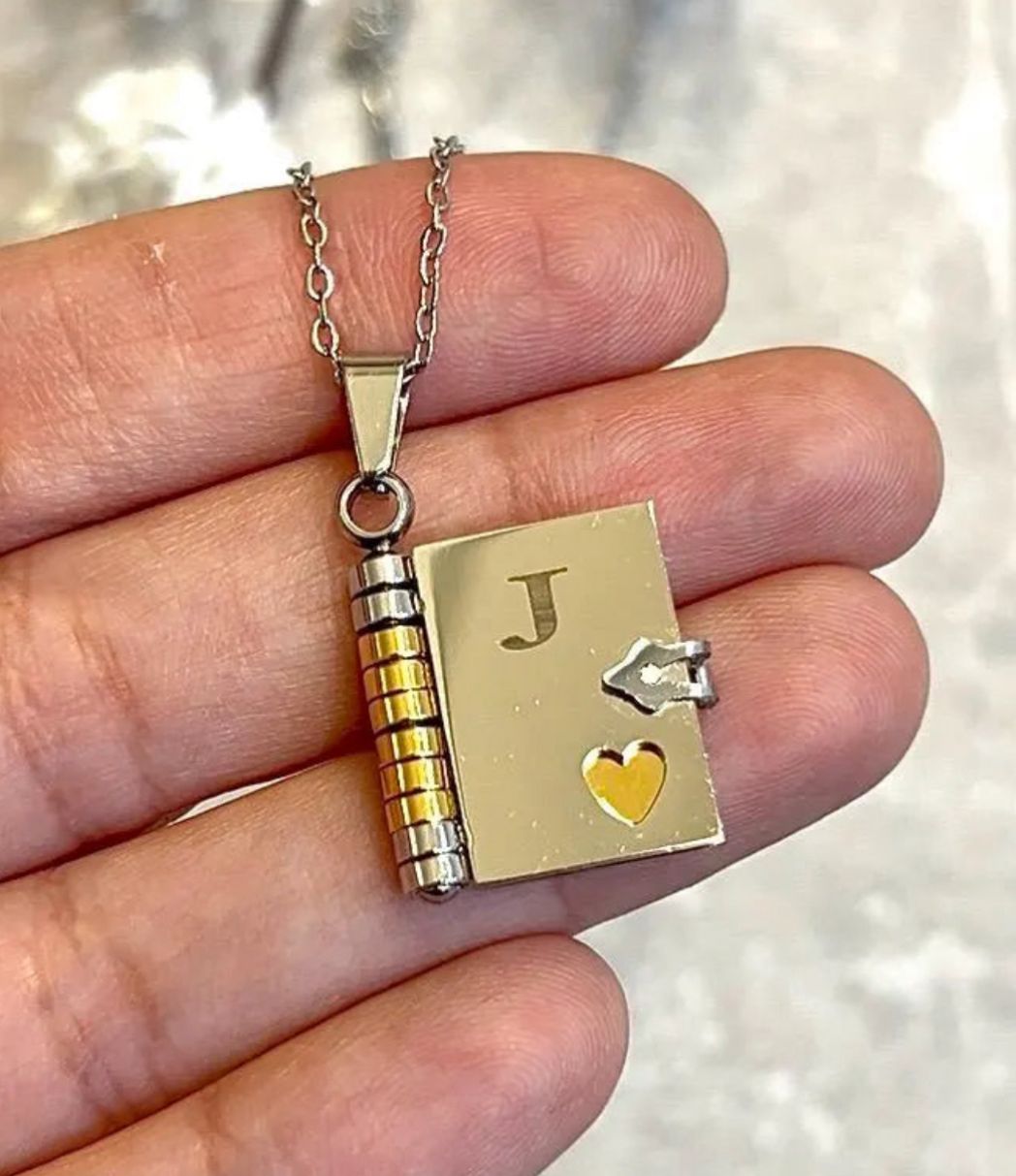 “Historia de Amor” Collar personalizado + box de regalo