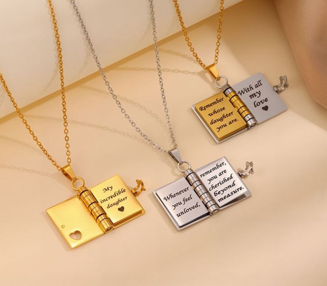 “Historia de Amor” Collar personalizado + box de regalo