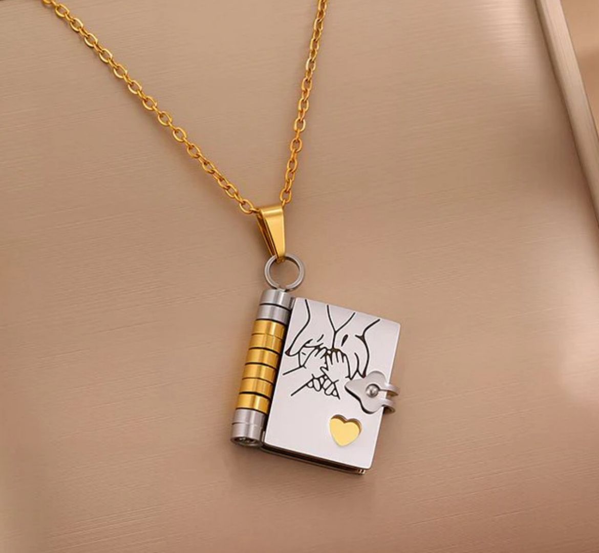 “Historia de Amor” Collar personalizado + box de regalo