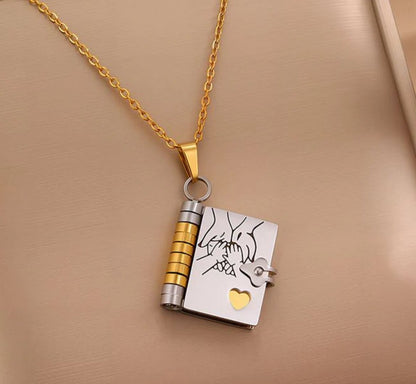 “Historia de Amor” Collar personalizado + box de regalo