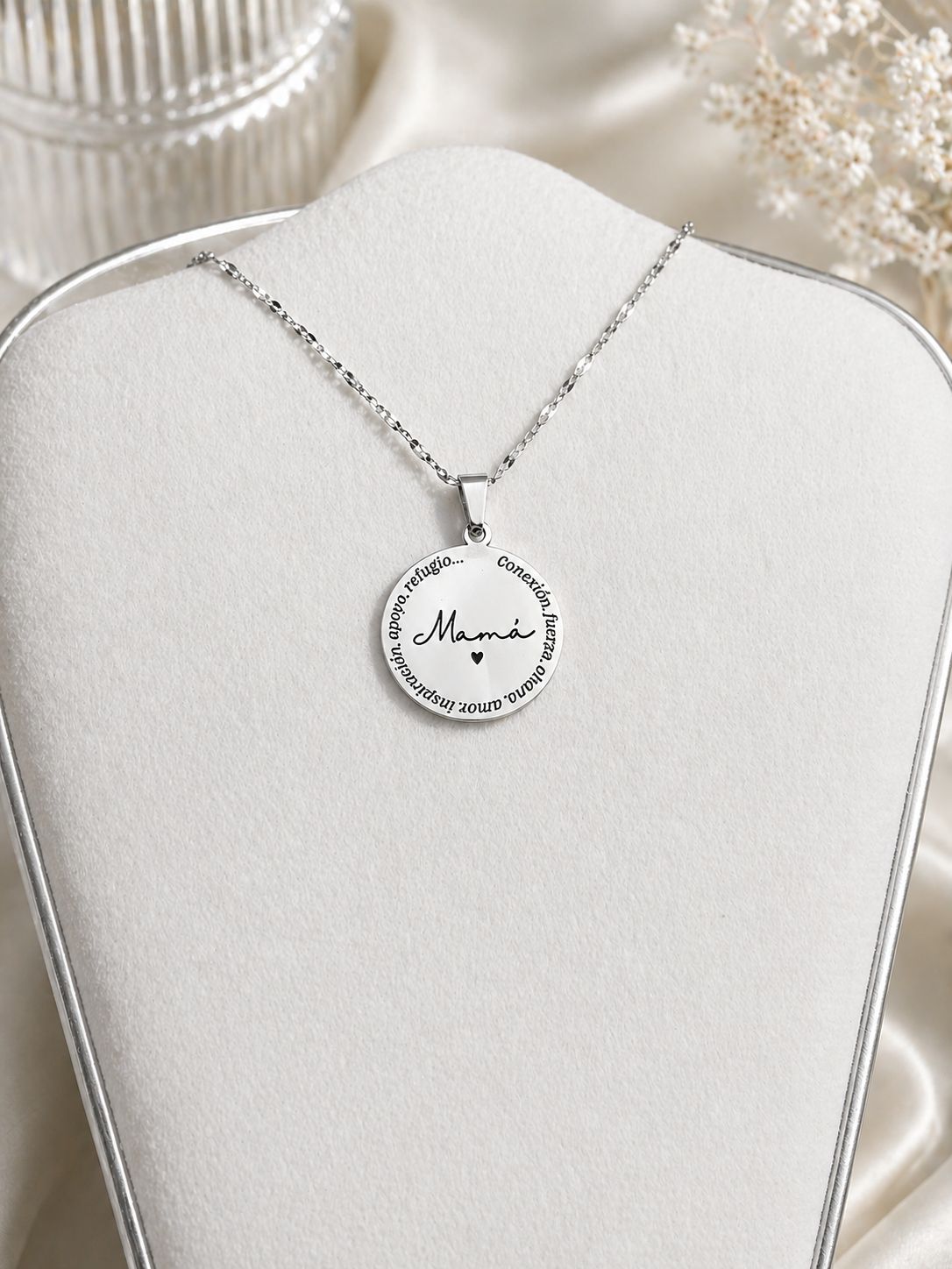Collar Grabado "Feliz día Mamá" + Box de regalo