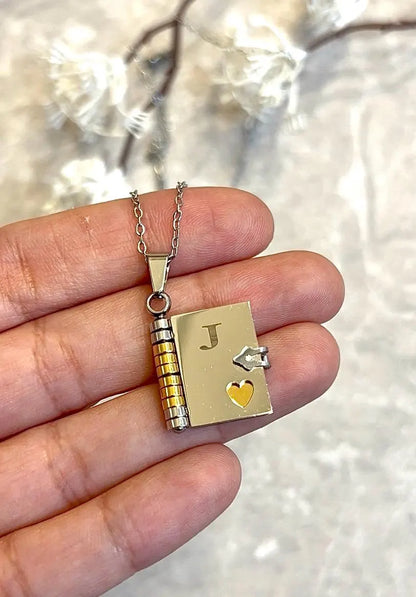 “Historia de Amor” Collar personalizado + box de regalo